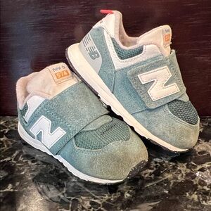 New Balance Kids Sneakers in Teal and White